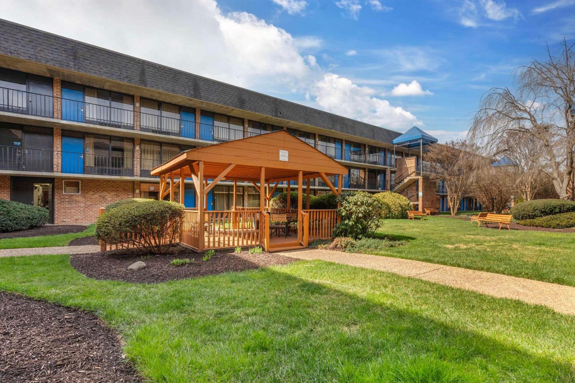 Suburban Studios Tysons Corner Bécs Kültér fotó